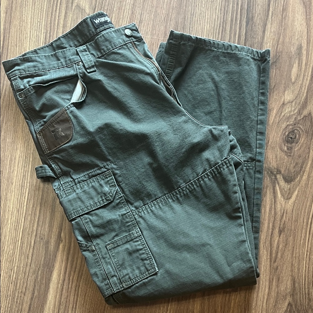 Wrangler Olive Cargo Pants for Men